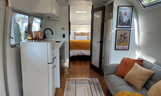Rockbridge House | Luxury Airstream Glamping Parisian Unit 5 of 6, On-Site Hiking, Sauna