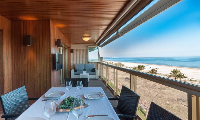 Grau i Platja Apartment | Luxury apartment on the beach, A/C, home automation, Wifi