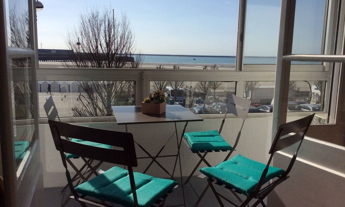 Boulogne-sur-Mer Apartment | LUXURY APARTMENT (120 m2) on two floors IN A HOUSE FACING THE SEA