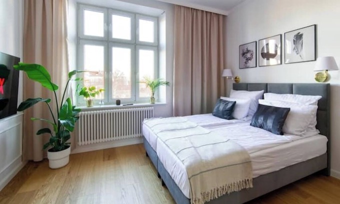 Lagiewniki Apartment | Luxury apartment next to the train station | Netflix | ACnn