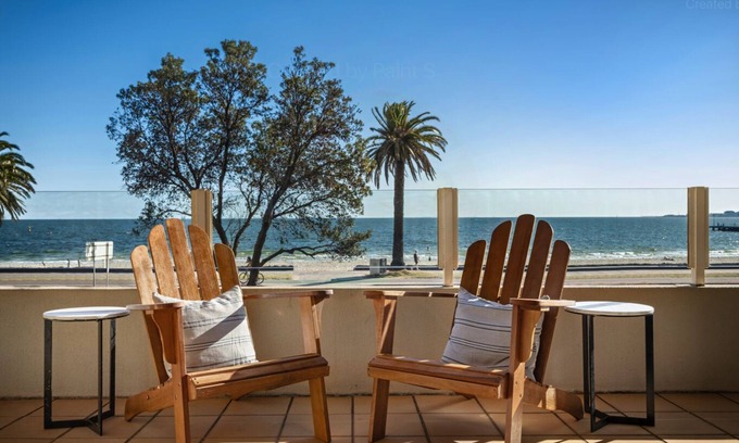 Albert Park Apartment | Luxury apartment with spectacular bay views