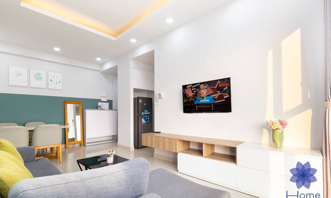 Phu Nhuan Apartment | Luxury Apartment With Free Pick-up Airport; Free Gym & Pool