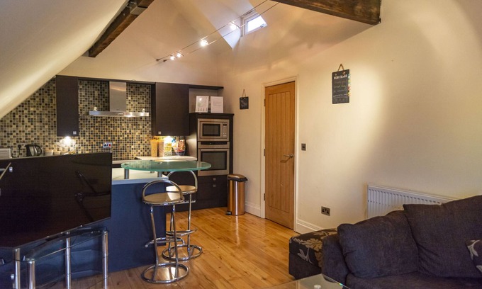 Whitefield Apartment | Luxury Apt No. 2 - One Bed Apartment (Sleeps 4)