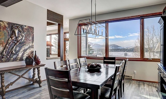 Corinthian Hills House | Luxury By The Lake: Dive into the captivating views from the rooftop deck!