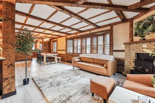 Aquashicola House | Luxury-Cabin Mount View *Gym*Game Room *Fire Place