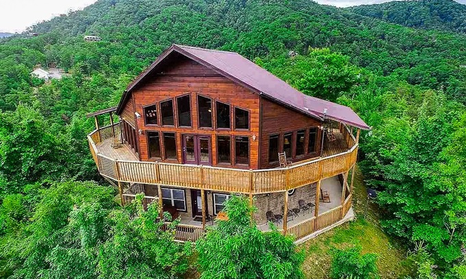 Wears Valley Cabin | Luxury Cabin w/Hot Tub, Two-Tier Deck, Panoramic Views & Free Attraction Passes