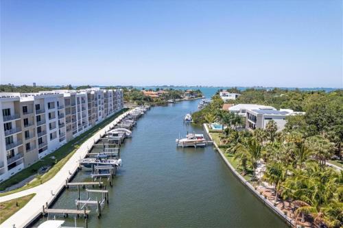 Central Sarasota Apartment | Luxury Condo on Sarasota Bay - Minutes for Downtown, Airport, Siesta and Lido Beach