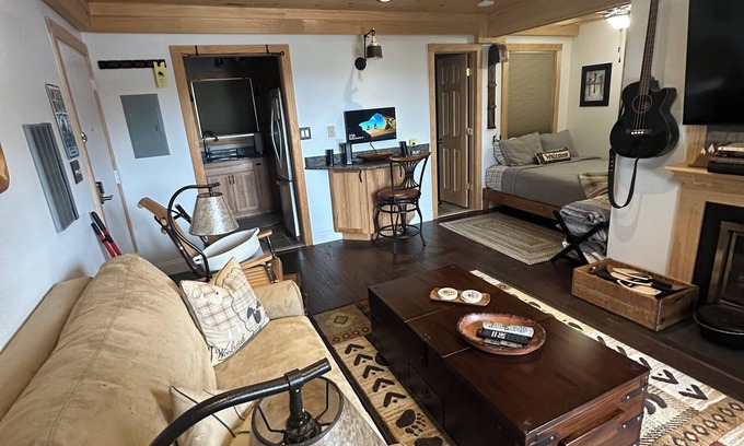 Sugar Mountain Condo | Luxury condo, slope side located at the top of Sugar Mountain. GREATVEIWS!