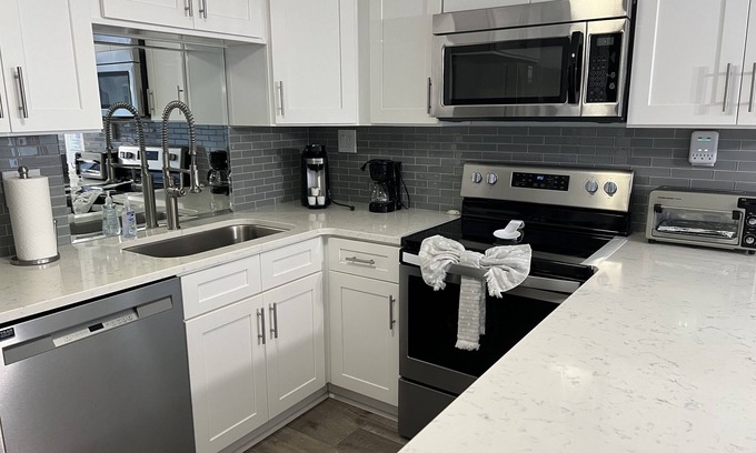 Sunnyside Condo | Luxury condo overlooking the gulf and,pool. Completely renovated #A339