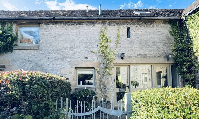 Crowdecote Cottage | Luxury cottage for three people in the Peak District National Park