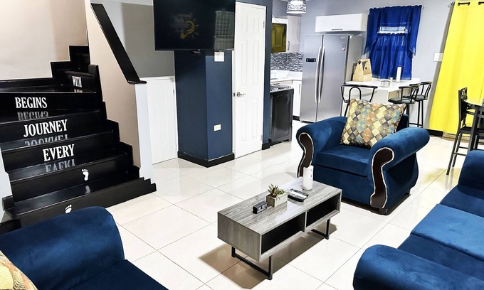 Harbour View House | Luxury crib 5 minutes from the airport & 2 Minutes from the beach