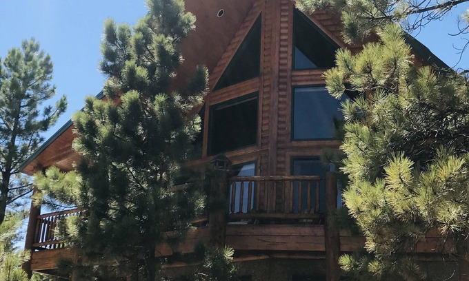 Duck Creek Village House | LUXURY Duck Creek Pines Cabin, Trailside Lodge backs forest!
