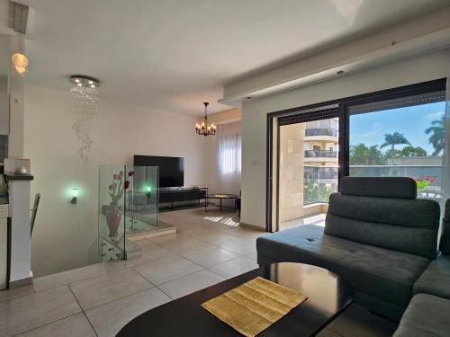 Nahariya Apartment | Luxury Duplex 3BR Garden + Balcony Parking
