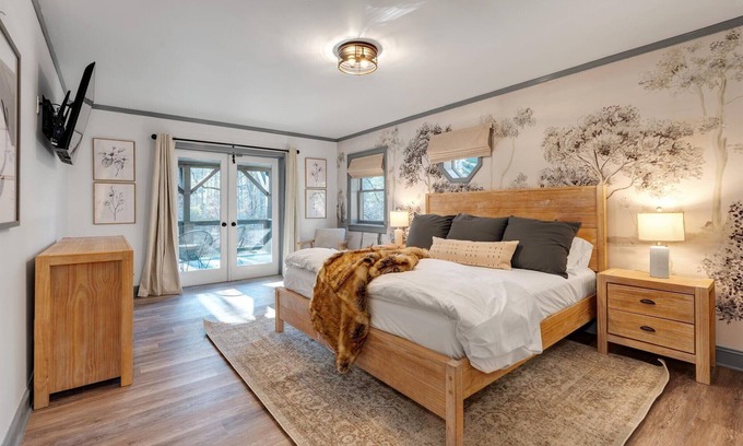 Highlands House | Luxury-Family Friendly-Game Room-Huge Porch-Comfortable/Beautiful Beds