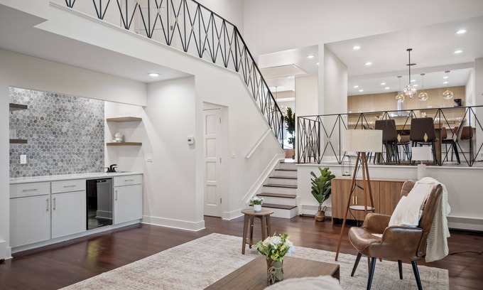 Hampden South House | Luxury Furnished 4BR Home w/Pool & Tennis Access near Denver Tech Center