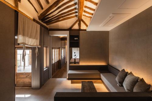 Sajik-dong Apartment | Luxury Hanok Retreat Dohyun