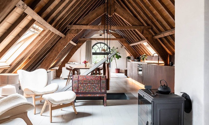 Jaarsveld Apartment | Luxury historic Koetshuis Loft at Huis te Jaarsveld private estate park garden