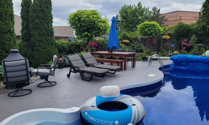 Lindsay House | Luxury home backyard paradise, salt water pool heated May to Oct. . 3bdrm 2 bath