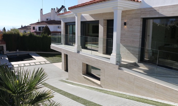 Peligros Ski Chalet | Luxury Home in Granada with Private Pool