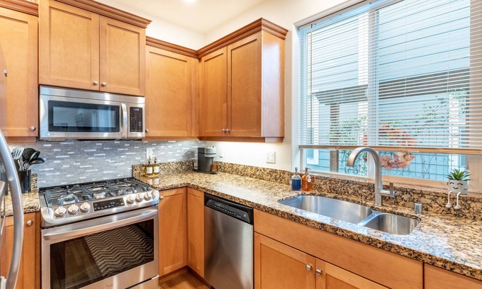 Guide Meridian House | Luxury Home Reading & Game Room Outdoor Dining 3 Bedroom Home by RedAwning
