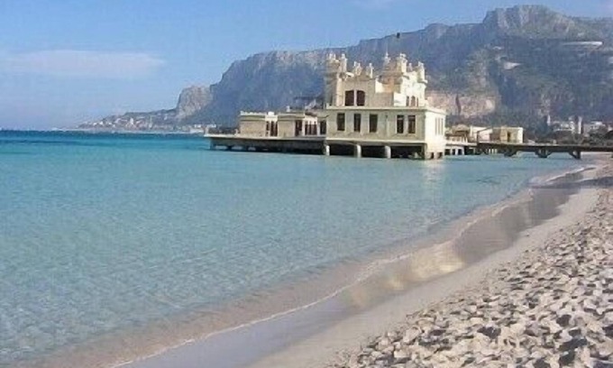 Mondello Villa | Luxury house in Villa in Mondello-Palermo with pool and garden