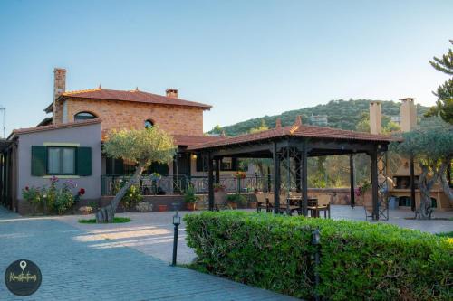 Emporios Villa | Luxury House with huge garden - Near "Mavra Volia" Beach