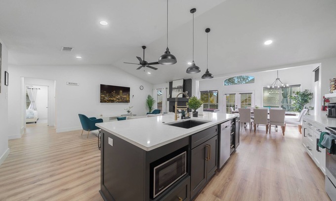 Euless House | Luxury in Euless - Close to DFW Airport and Cowboy Stadium