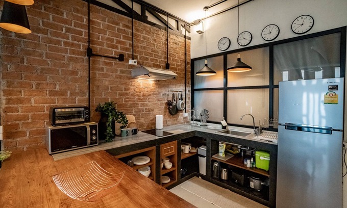 Chang Phueak Condo | Luxury Industrial Flat 5 Mins from Nimman