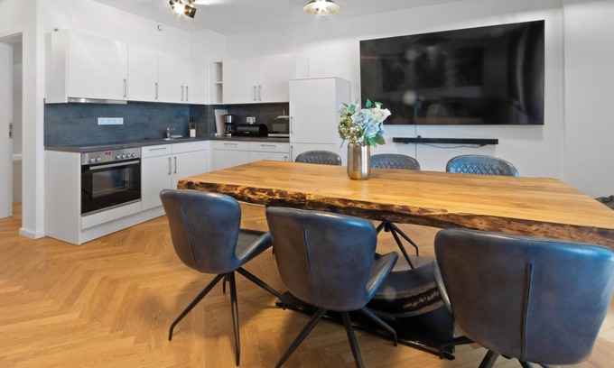 Innere Neustadt Apartment | Luxury in the center for 6 pers. 3 rooms, balcony, WLAN