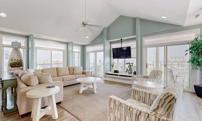 Midtown Ocean City House | Luxury Key Largo Penthouse w/Ocean View, WiFi, AC, W/D - 1/2 Block to Beach