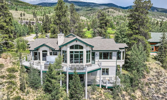Elk Crossing House | Luxury Keystone River House w/Hot tub & Mtn Views