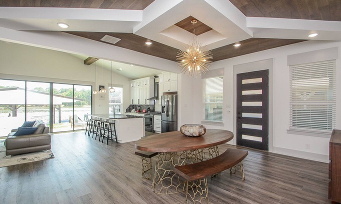 Willis House | Luxury Lakefront Home with Boat dock and Kayaks