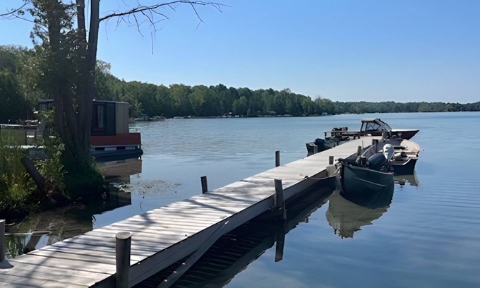 Georgian Bluffs House | Luxury Lakehouse in Georgian Bluffs just steps from Francis Lake. .