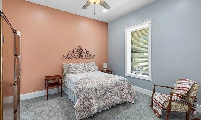 Dry Creek House | Luxury living in the country! Quiet retreat to relax and recharge.