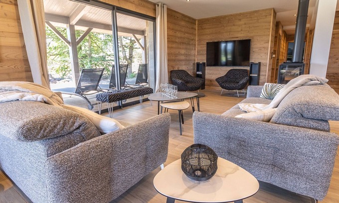 Le Chambon-sur-Lignon Cottage | Luxury Lodge on Golf Course with Private Hot Tub, Pool & Gym Access