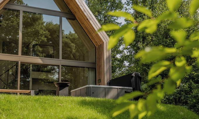 Zolder House | Luxury lodge for 4 people with jacuzzi, surrounded by nature and equipped with high-quality amenities.