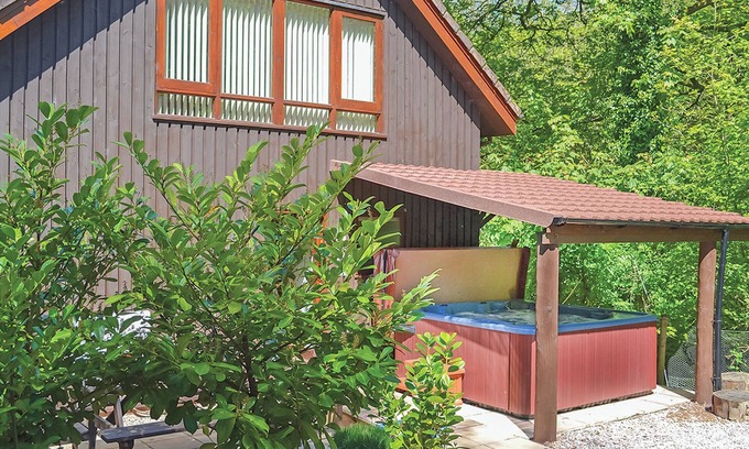 Waterrow Ski Chalet | Luxury lodge residing at the top of the wooded valley.