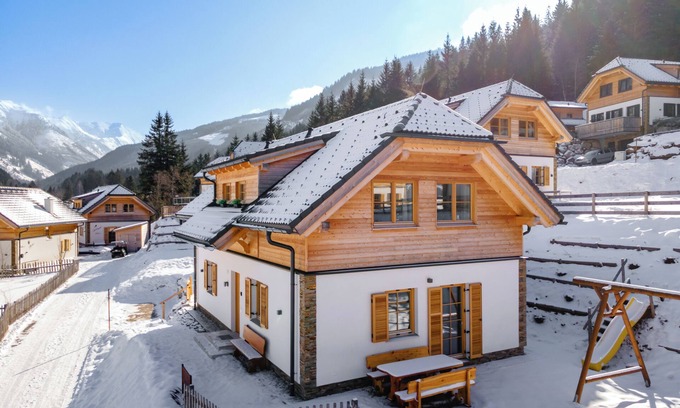 Donnersbachwald House | Luxury lodge with sauna and hottub near ski lift