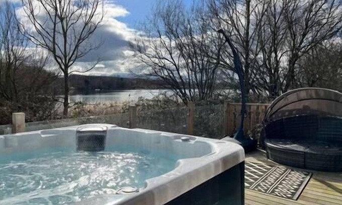 Carnforth Cabin | Luxury Lodge with Lake View and Hot Tub