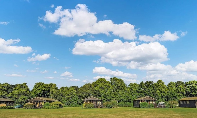 Diss Ski Chalet | Luxury lodge with one double with en suite shower and two twin.
