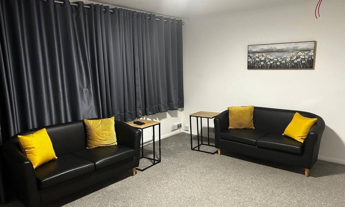 Eastbrook House | Luxury Mansion – Spacious & PrivatenMinutes from Elm Park & Hornchurch stations