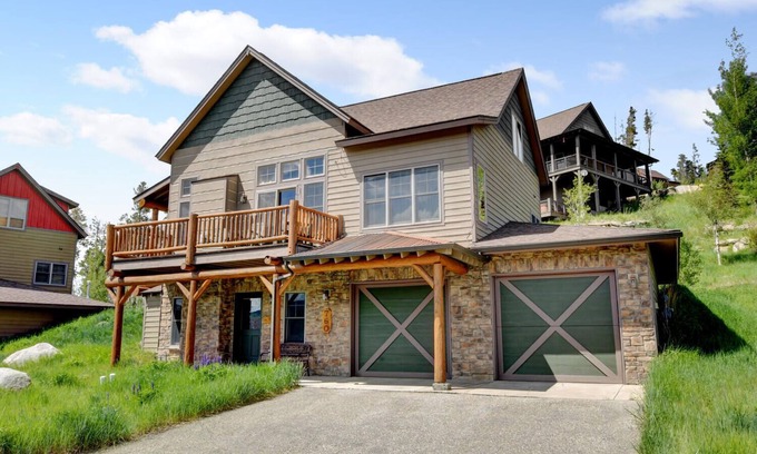 Rendezvous House | Luxury Mountain Cabin 760 I Private Hot Tub I Great Views I Best Price I Discounted Attractions