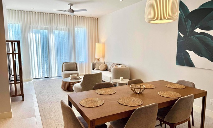 Westwind Condo | Luxury new build - 2bd+den - Gated - Pool, Gym and Beach access - Up to 6 people