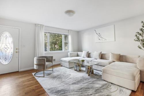 White Plains House | Luxury NY Home with Game Room and Free Parking