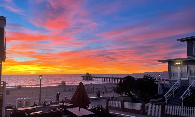 The Strand House | Luxury Oceanfront Bungalow, Steps to Sand, Walk to Pier & Dining