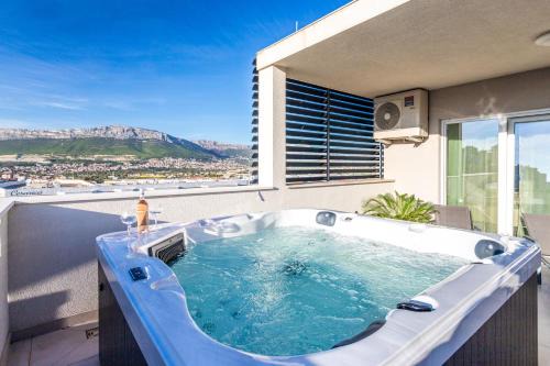 Mejasi Apartment | Luxury penthouse Papic with jacuzzi & the view