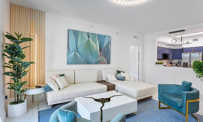 South Palm Park Neighborhood Association Apartment | Luxury Resort-style 3 bdrm condo in Lantana, Florida