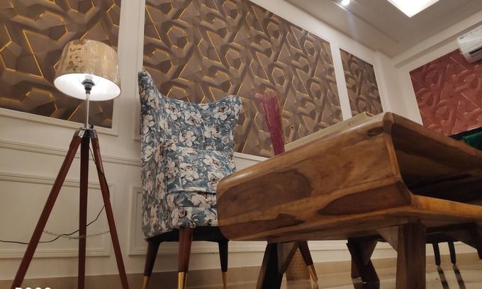 Gurugram Apartment | Luxury Retreat : 3-bedroom apartment with AC, WiFi in welcoming Gurugram