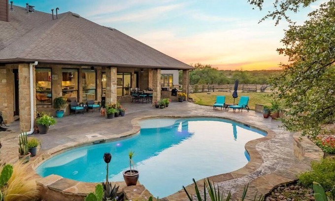 Dripping Springs House | Luxury Retreat, POOL, Views, Pets OK, Sleeps 14