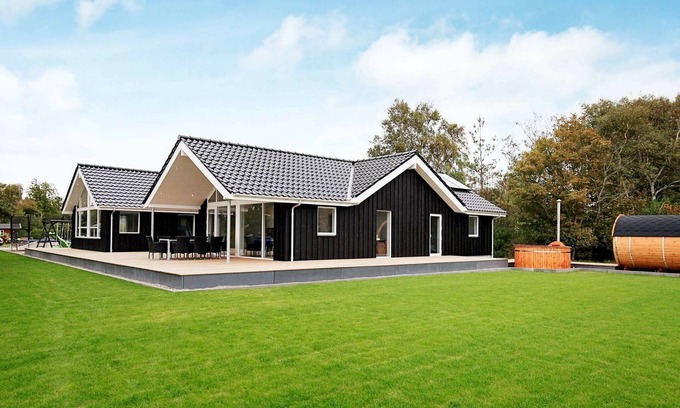 Reersø House | Luxury Retreat with Pool - By Traum Ferienwohnungen